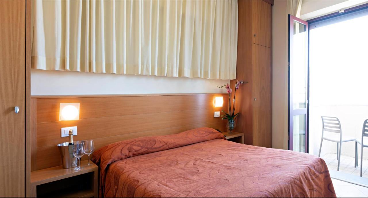 Hotel Mirage Viareggio Kültér fotó